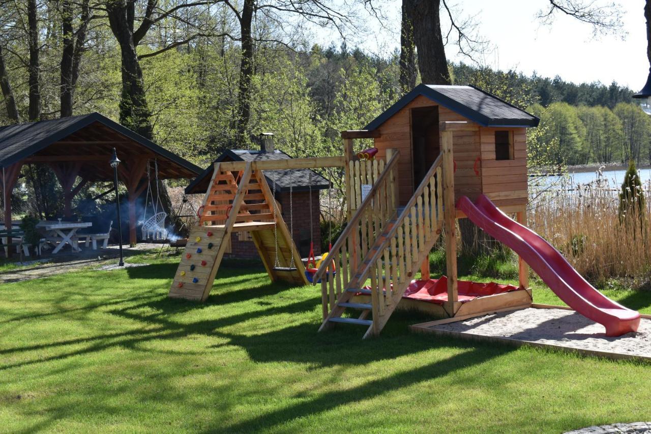 Domki Nad Jeziorem Kazub Lodge *